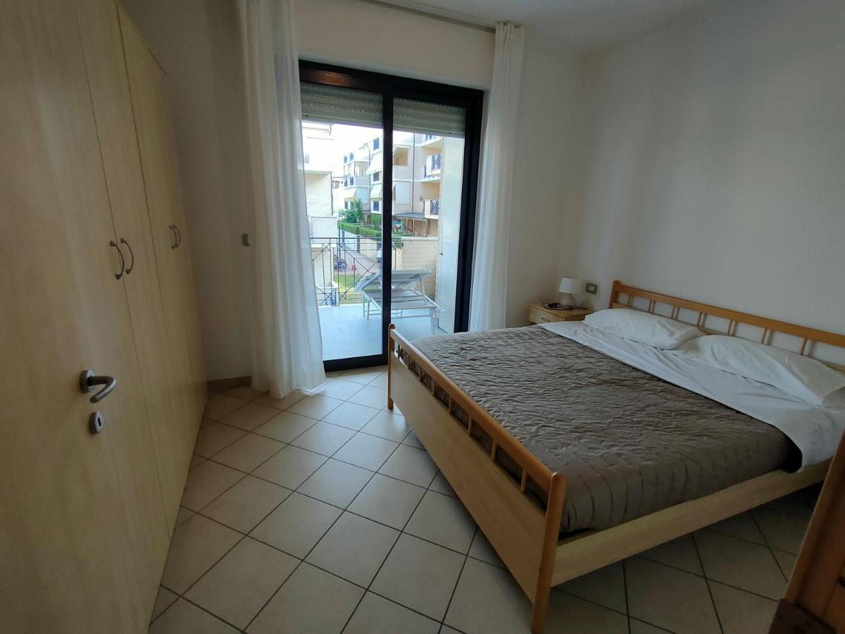 Appartamento Con Piscina Green Bay Village Pineto Buitenkant foto